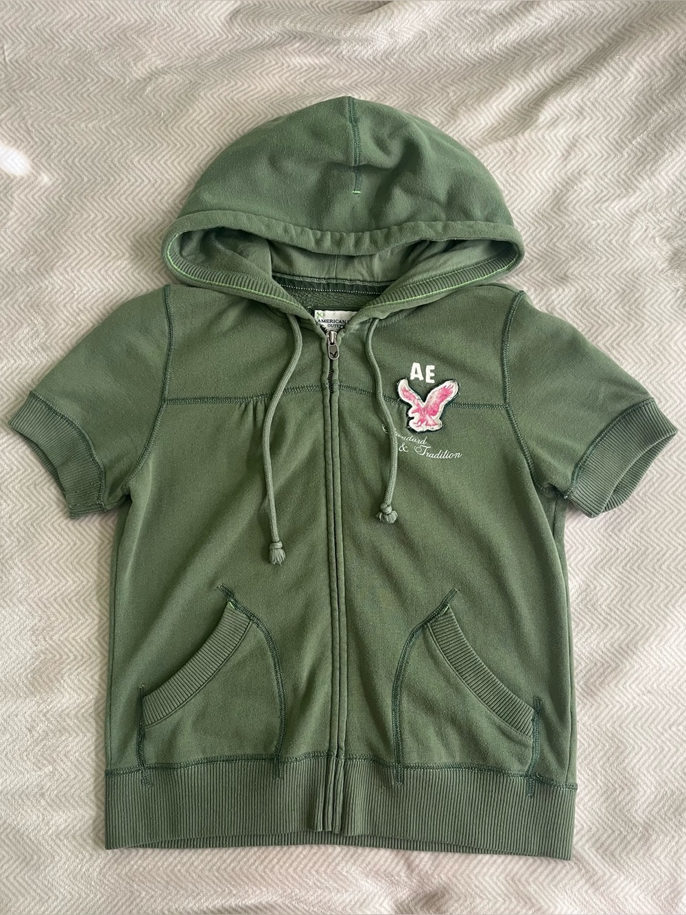 2000s American Eagle Short-Sleeve Zip-Up!
